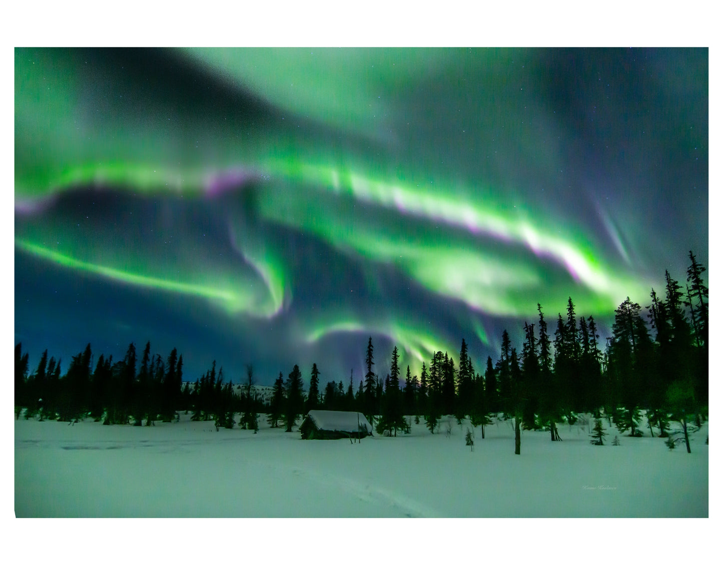 NORTHERN LIGHTS AT ÄKÄSKERO